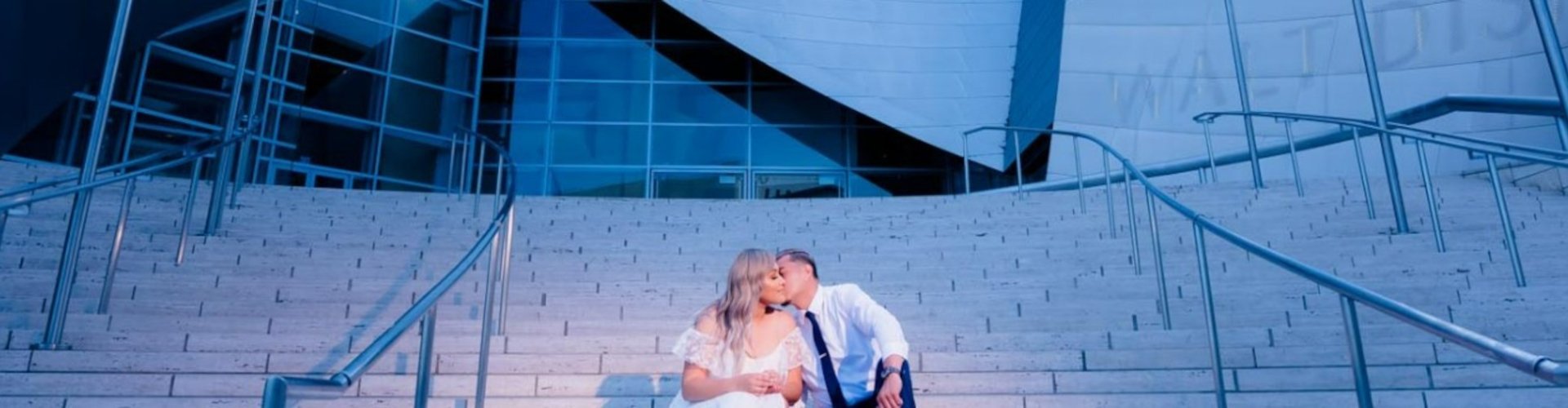 Урбан шик свадьба на городской лестнице