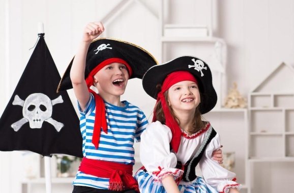Дети в образе пиратов